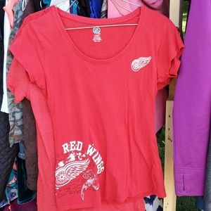 Red wings top